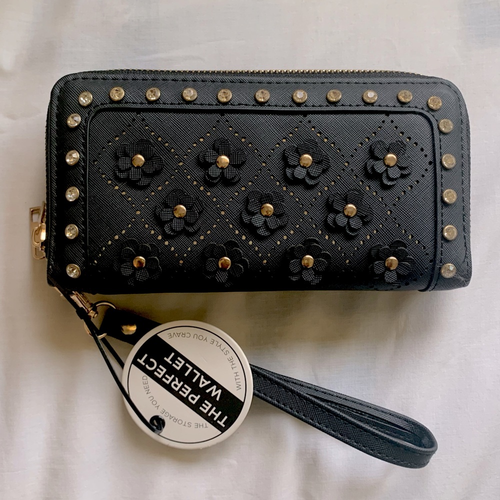 ✨UNDER ONE SKY Black and Gold Wallet✨